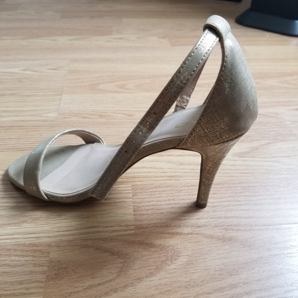 Gold/Tan Sandal - Picture 2 of 3